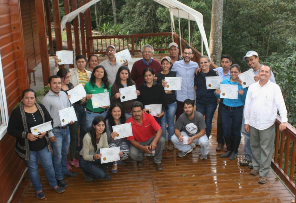 Empleados de COMSA y educadores CIS, participantes del día tres de Noviembre pranica-comsa8