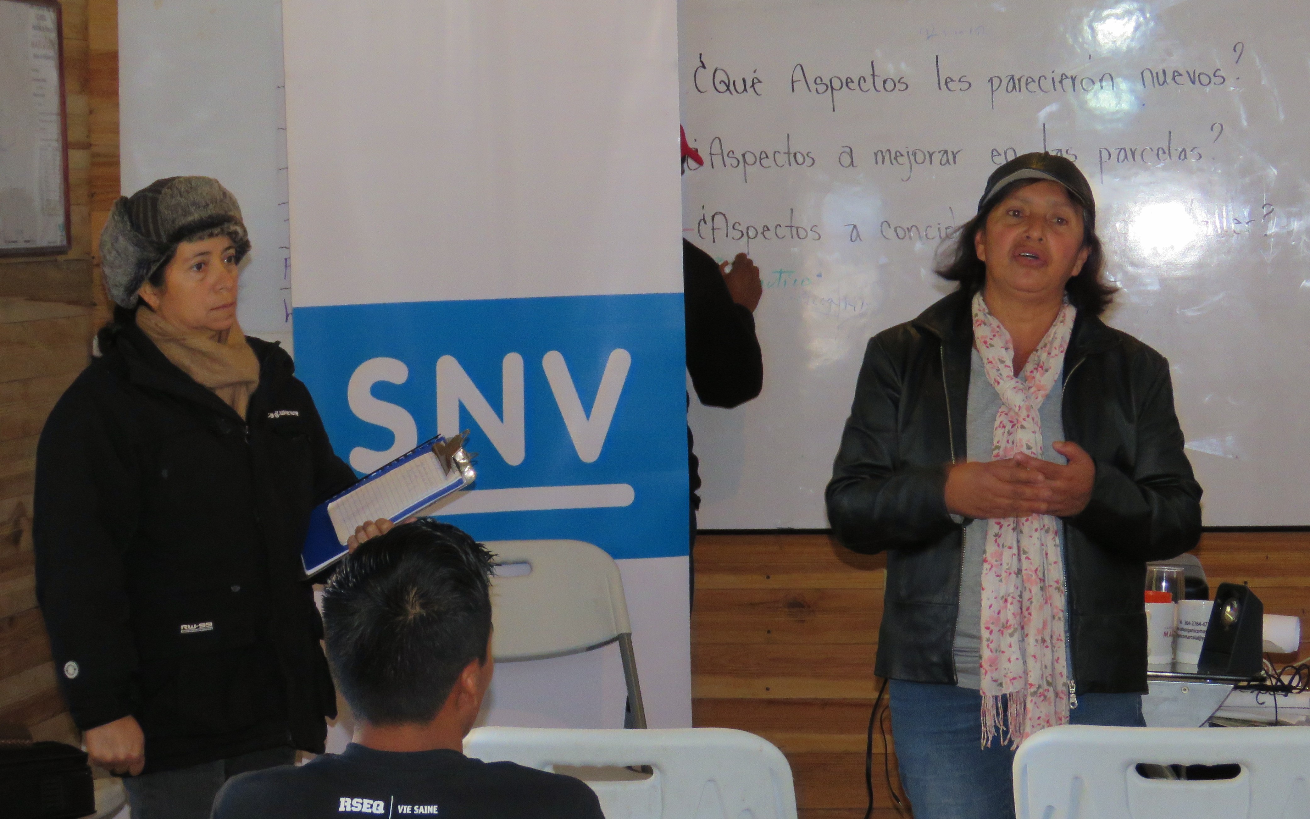 SNV y COMSA capacitan sobre cafés especiales a productores