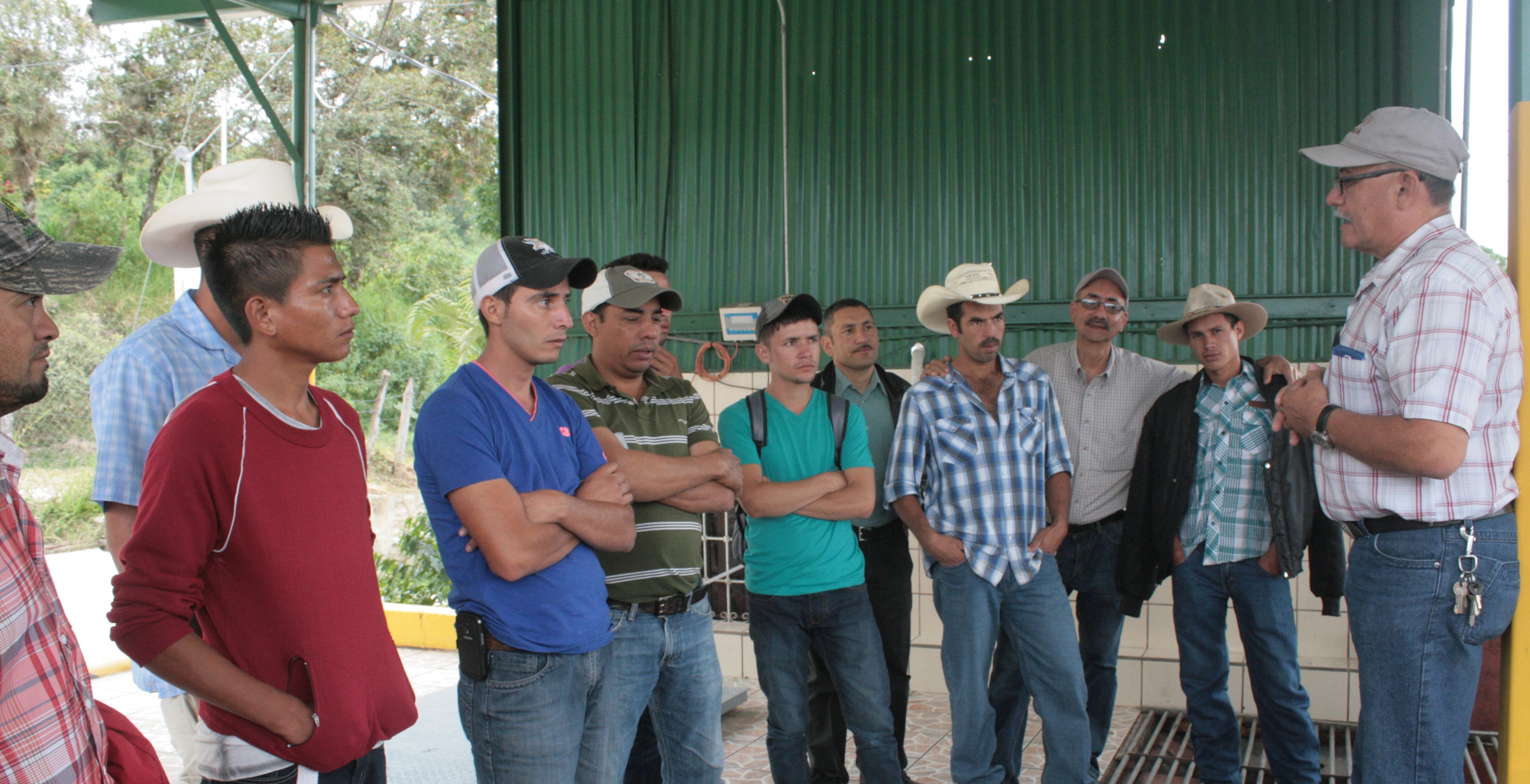 Productores de café del departamento de Lempira visitan COMSA.