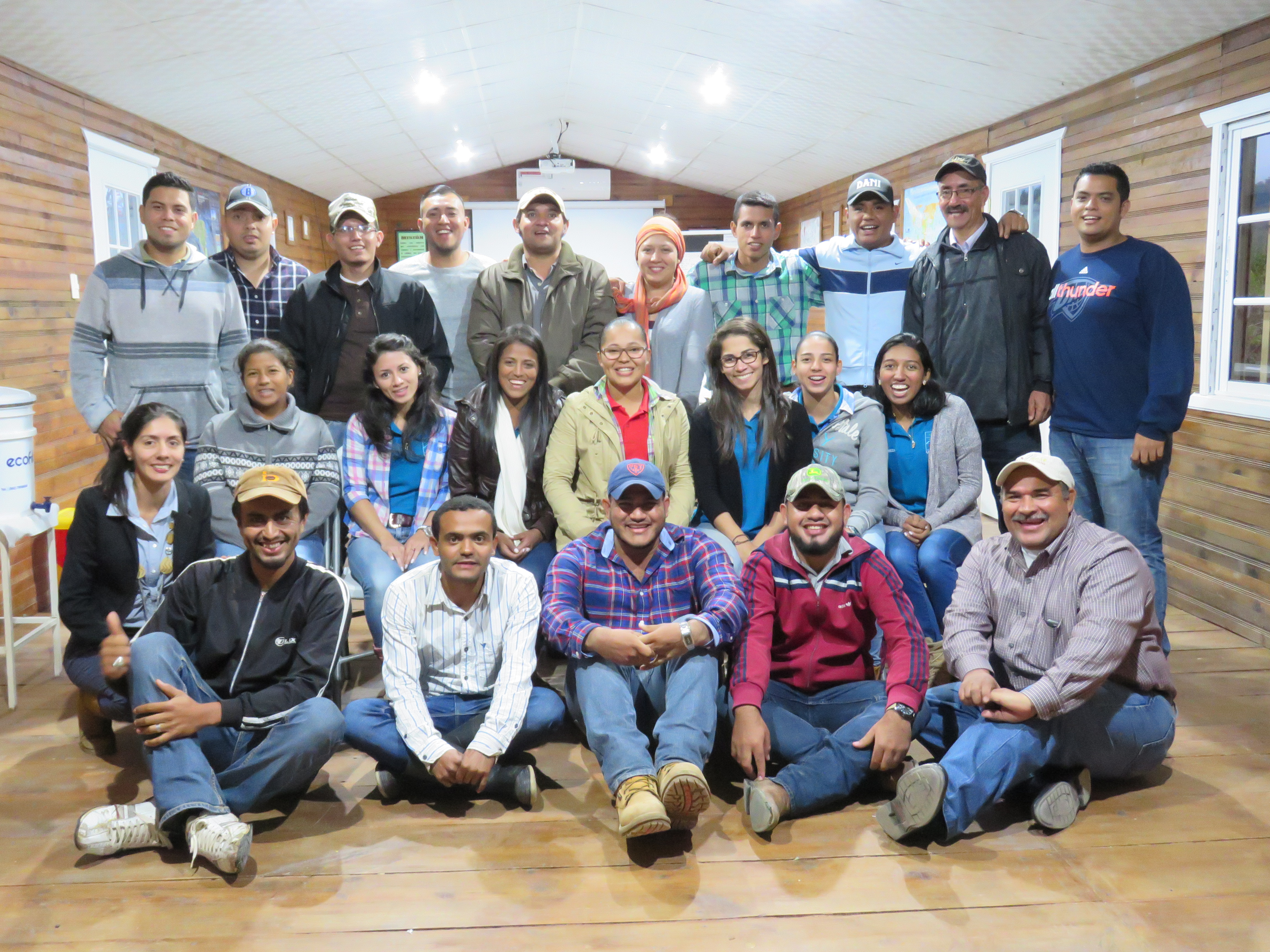 Estudiantes del CURLA reciben taller de Agricultura Orgánica en COMSA