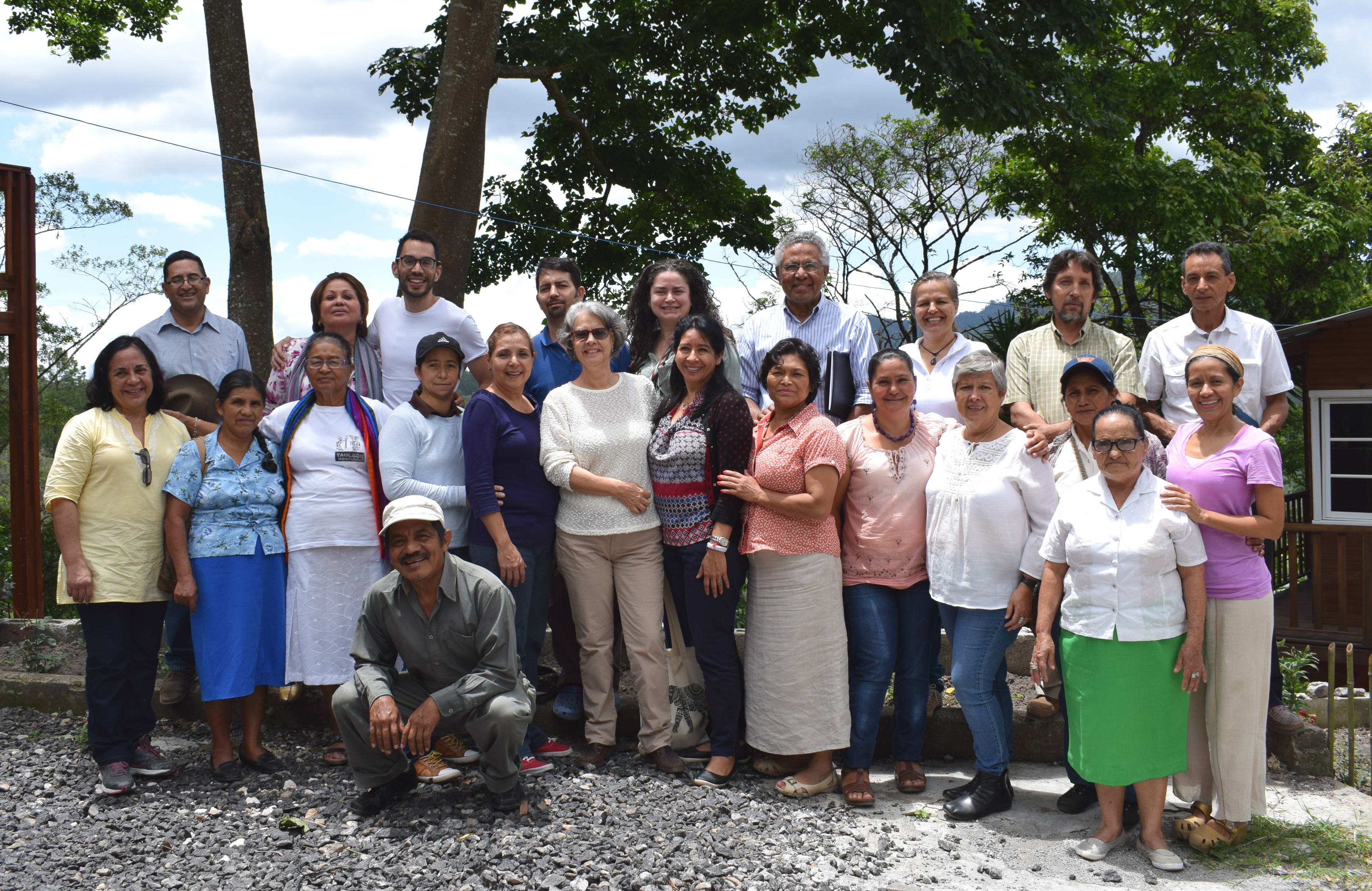 Socias y socias de COMSA, reciben curso Básico de Sanación y de Agricultura Pránica