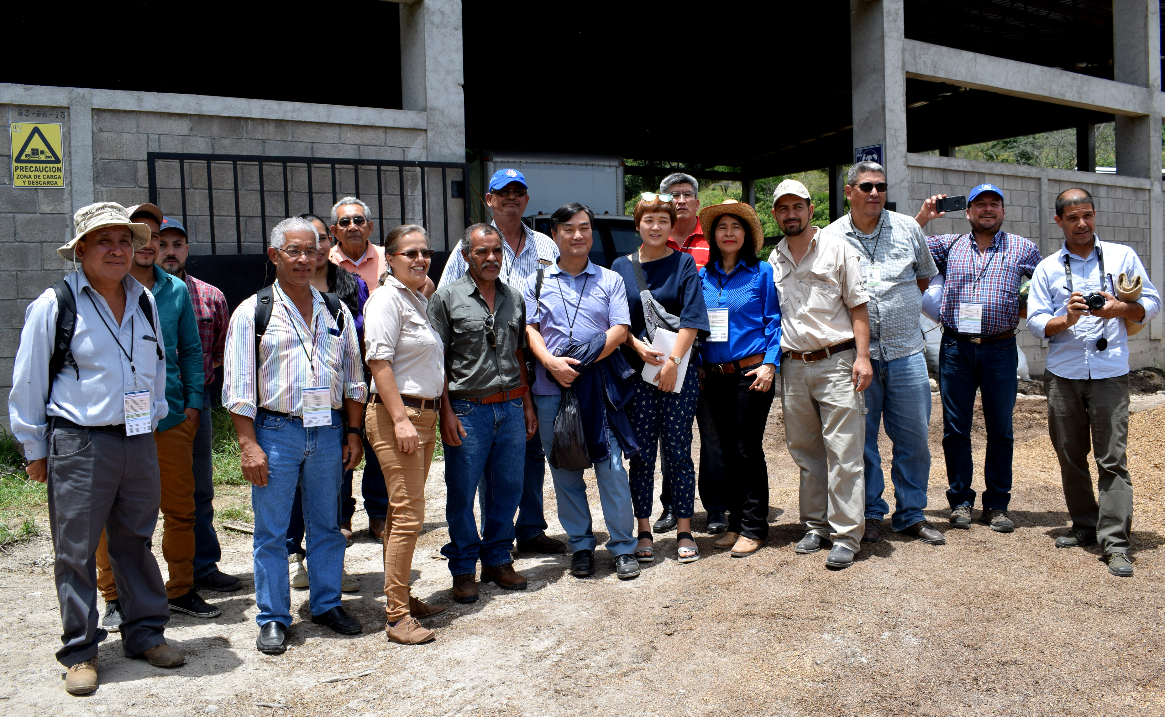 Representantes de productores latinoamericanos y coreanos conocen las biotecnologías de COMSA