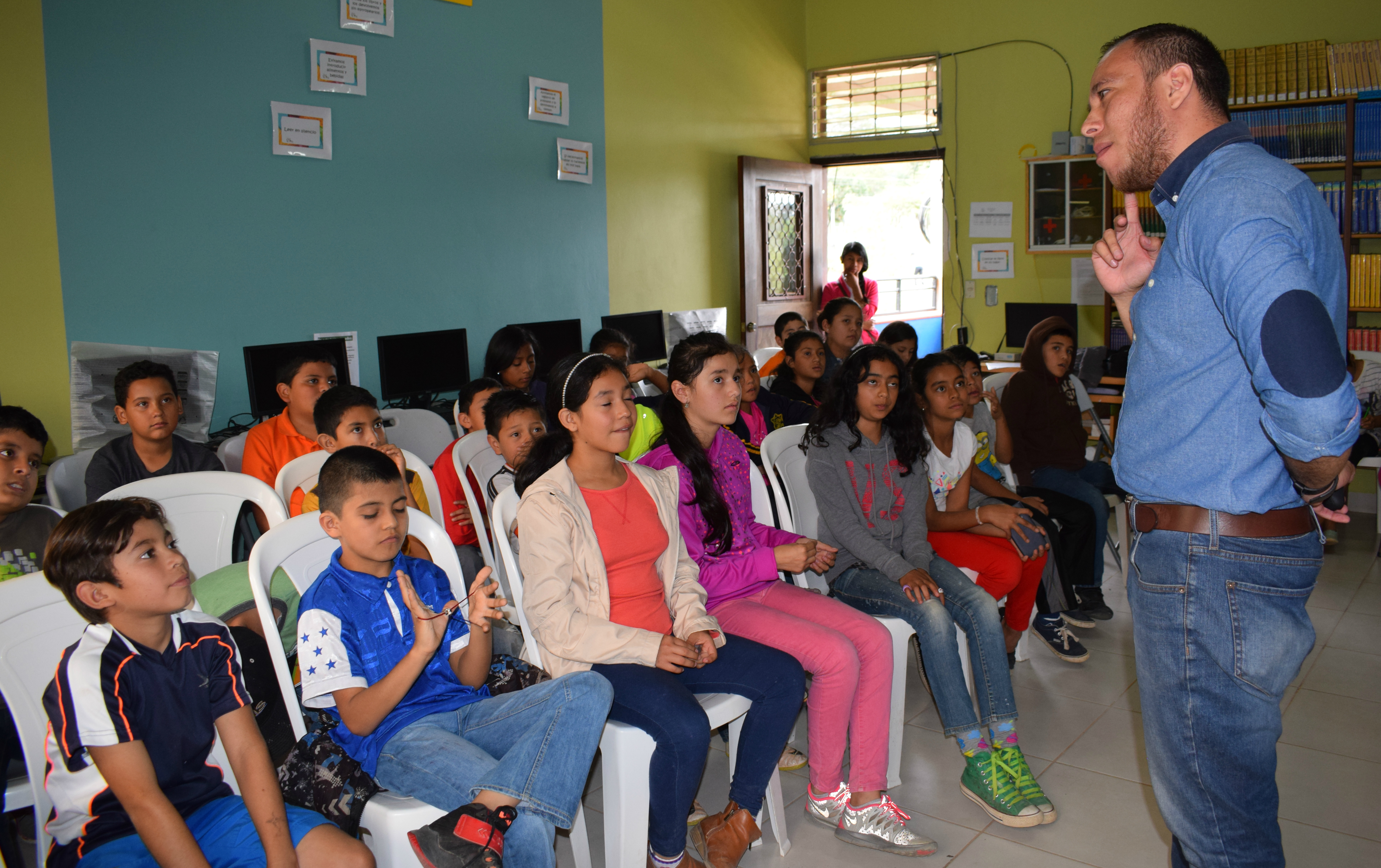 Los estudiantes de COMSA International School reciben charla sobre el lenguaje de las matemáticas