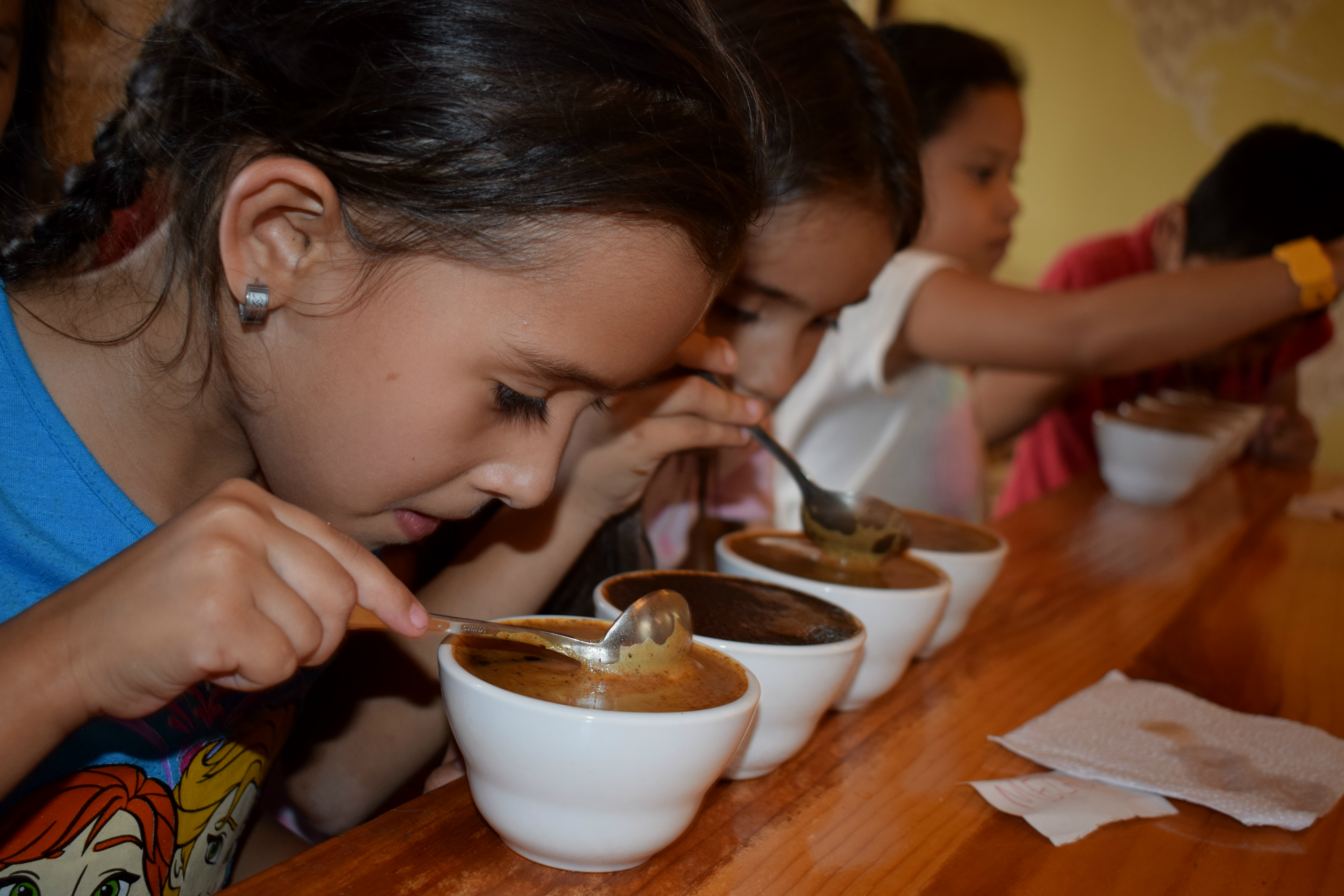 Los estudiantes de COMSA International School participan de taller de Catación