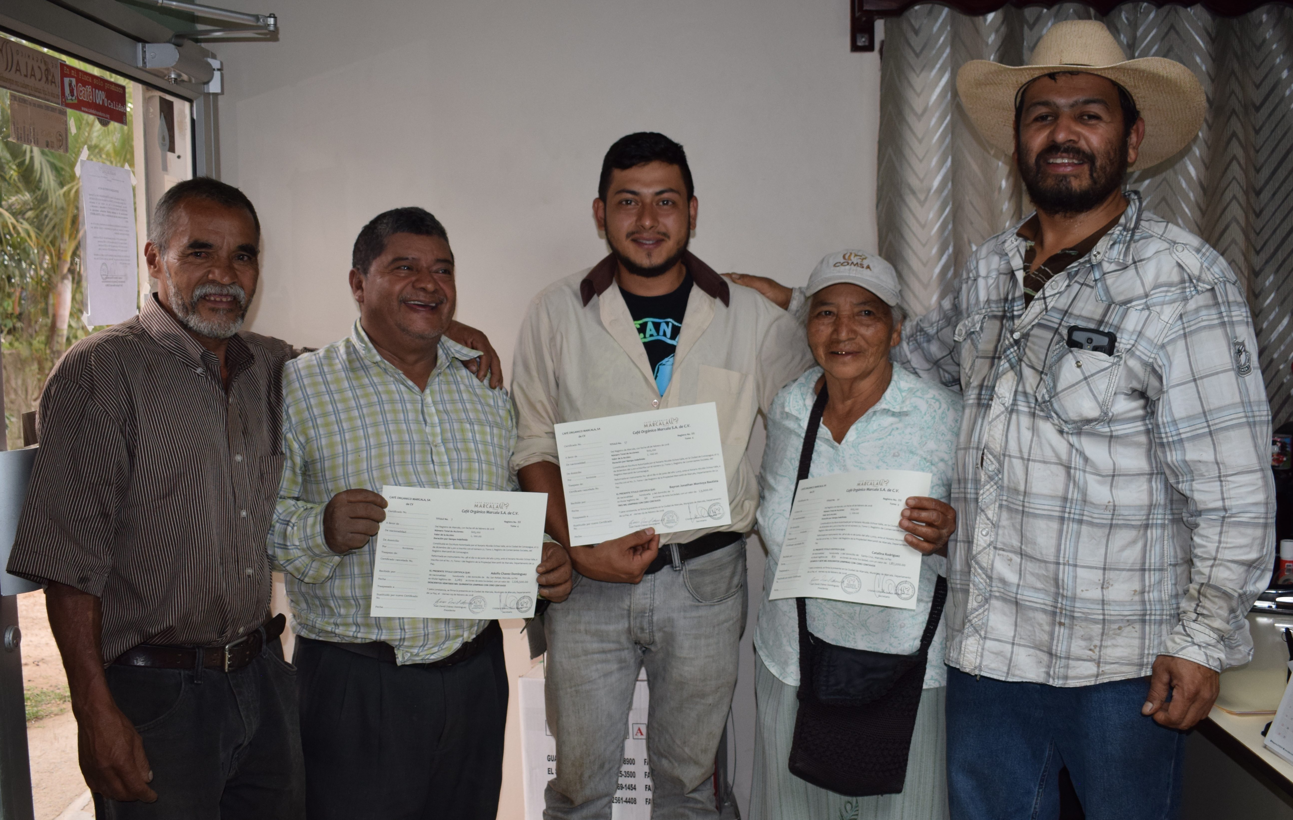 Los socios y socias de COMSA comienzan a recibir los títulos valores