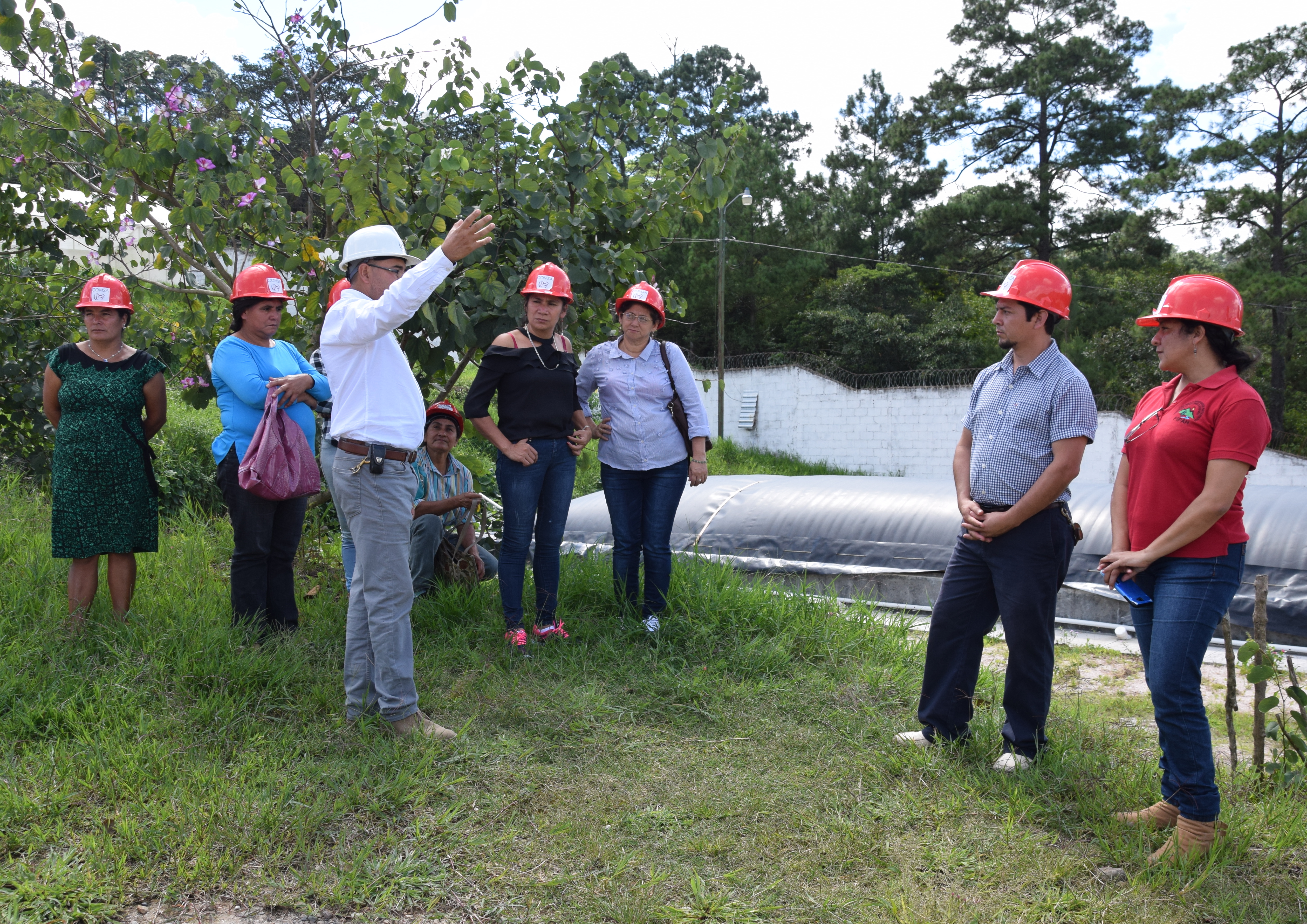 Un grupo de productoras de Intibucá realizan gira en COMSA