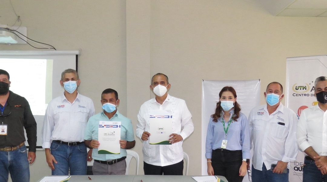 COMSA y la Universidad Tecnológica de Honduras firman convenio