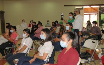 Jóvenes presentan prototipos de productos y servicios