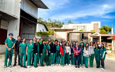 Estudiantes de Nutrición de la UNAH conocen el modelo de COMSA