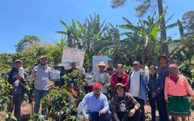Productores de café fortalecen sus conocimientos en día de campo en Guajiquiro.